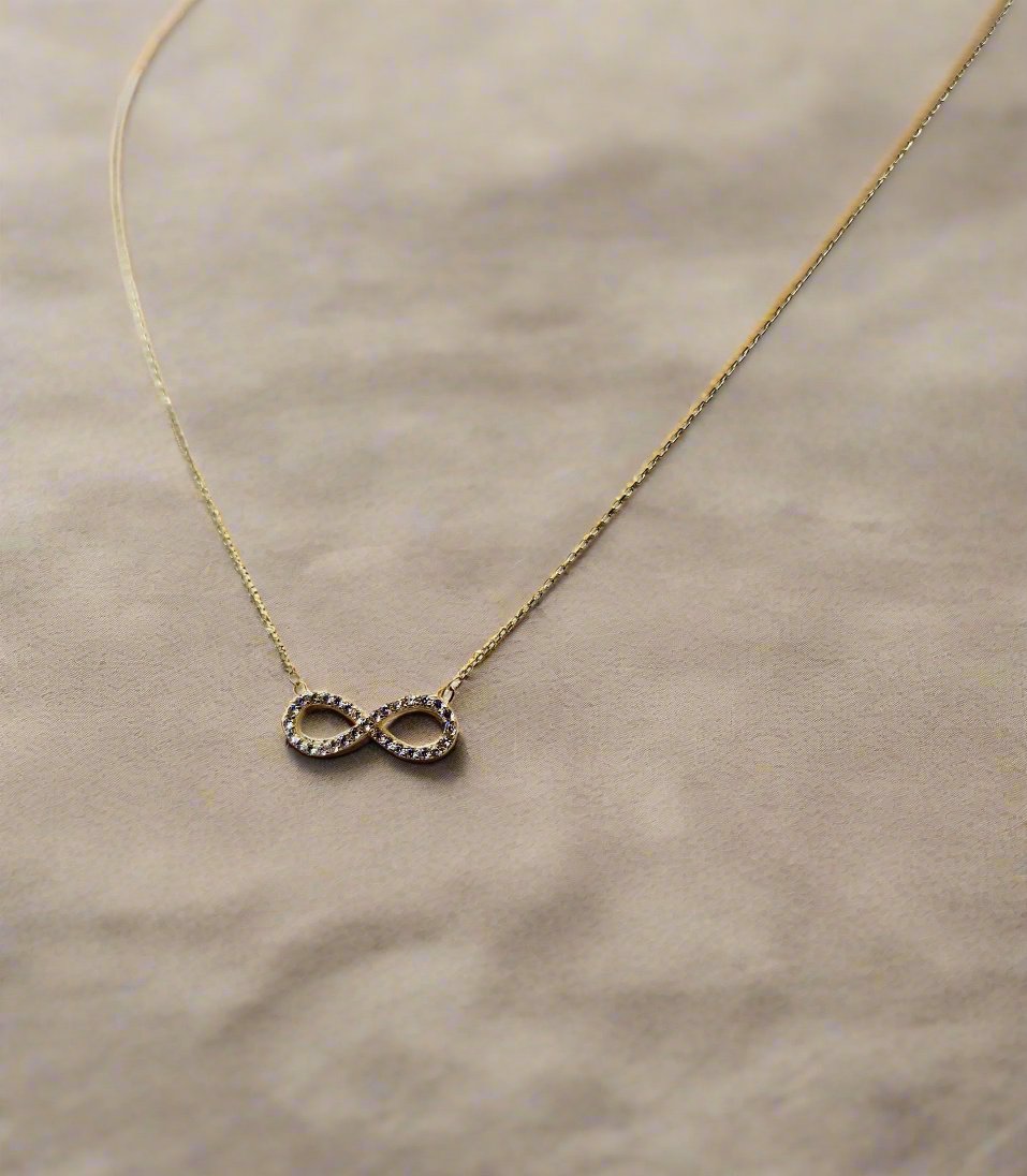 Woman's Infinity Necklace