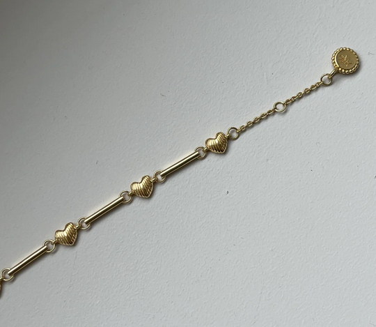 Braelet With Shell Structured Hearts
