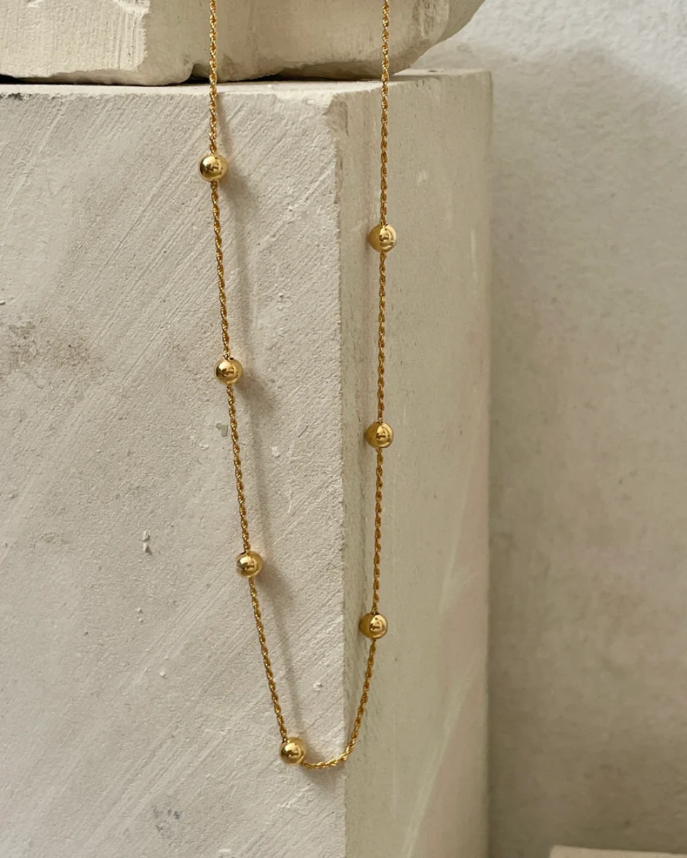 Necklace With Spheres and Rope Structure