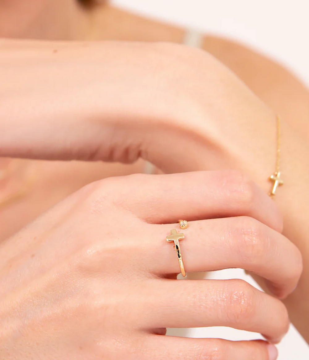 Contrarié 375 Gold Ring with Cross and Light Point in Cubic Zirconia