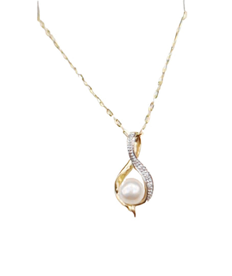 9ct Gold Diamond Necklace With Pearl In the Middle