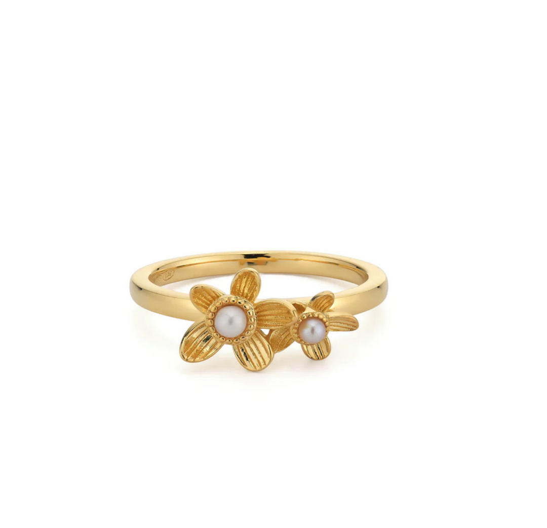 Ring With Pearls And Flowers
