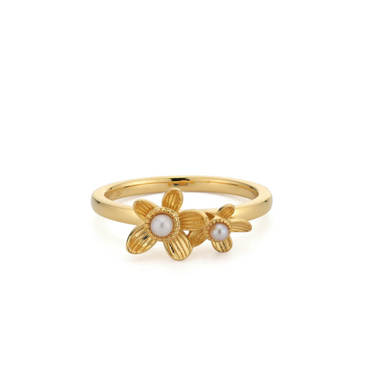 Ring With Pearls And Flowers