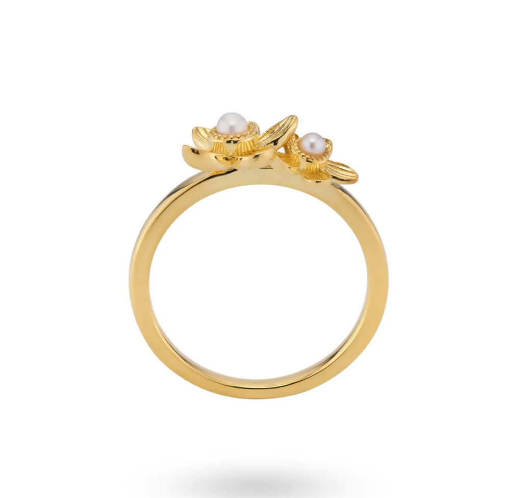 Ring With Pearls And Flowers