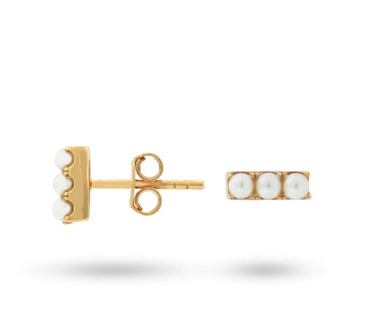 Earstuds With Pearls