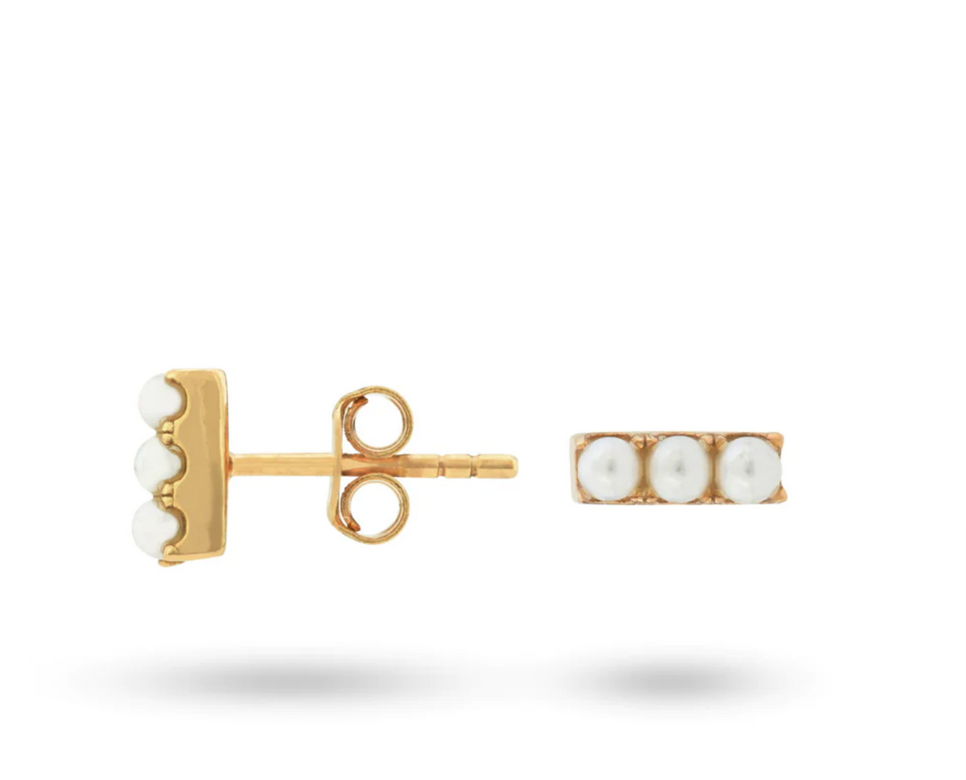 Earstuds With Pearls